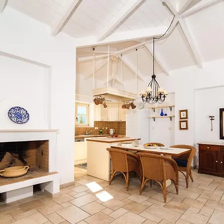 Athina Villa Áyios Nikítas